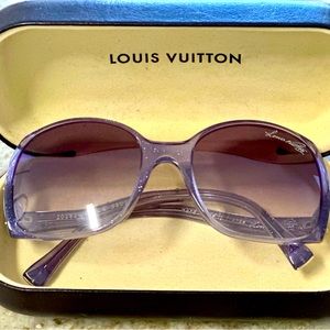 Authentic Louis Vuitton sunglasses 😎